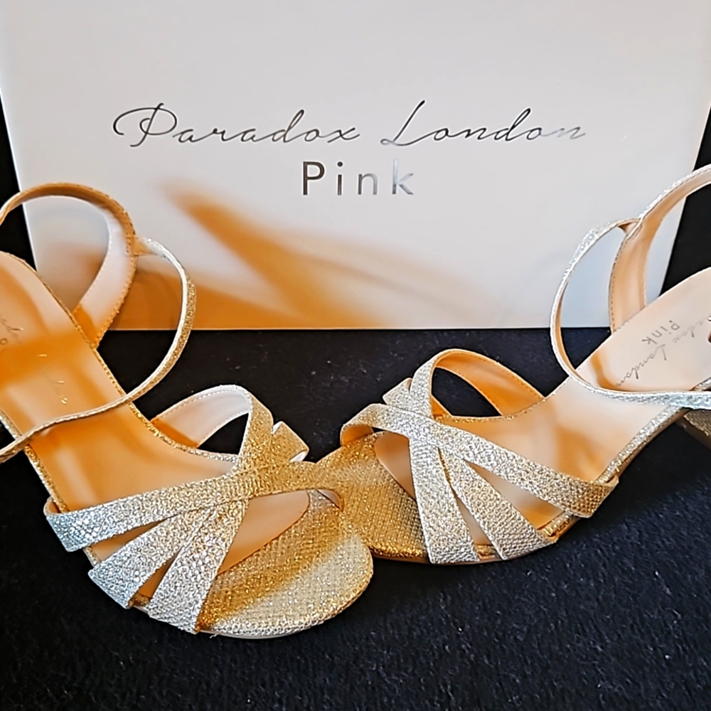 NWOT 5 wide Bridal Sparkly Shoes